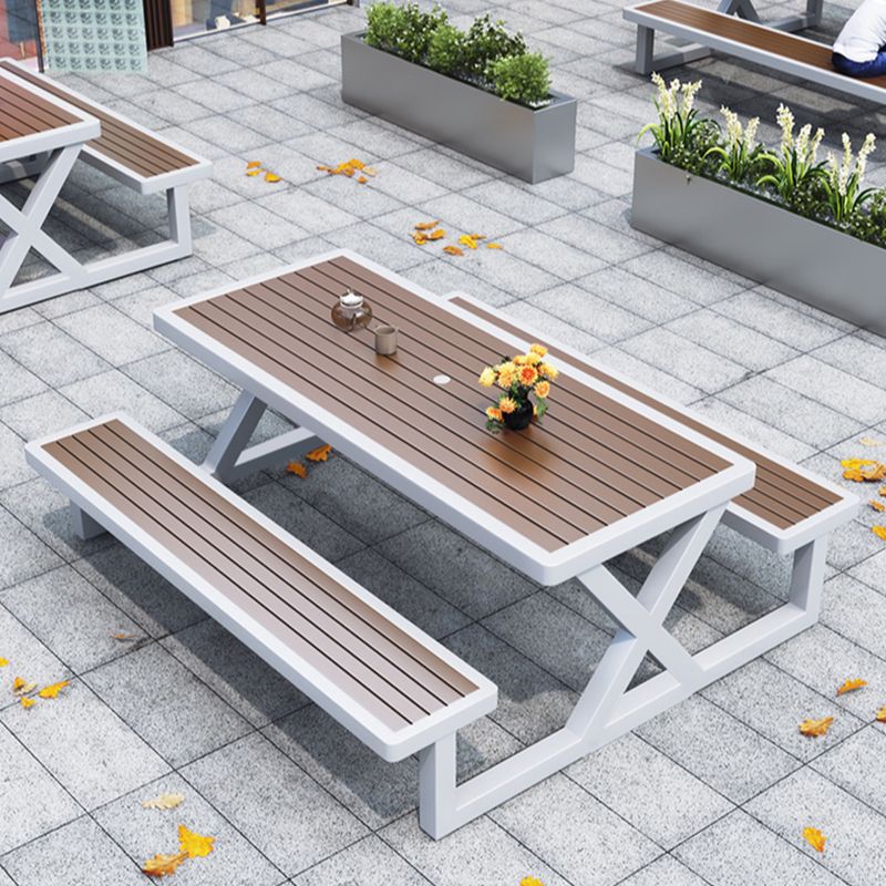 Einfacher Outdoor-Picknicktisch in Kakao, UV-beständig mit rechteckigem Metallrahmen
