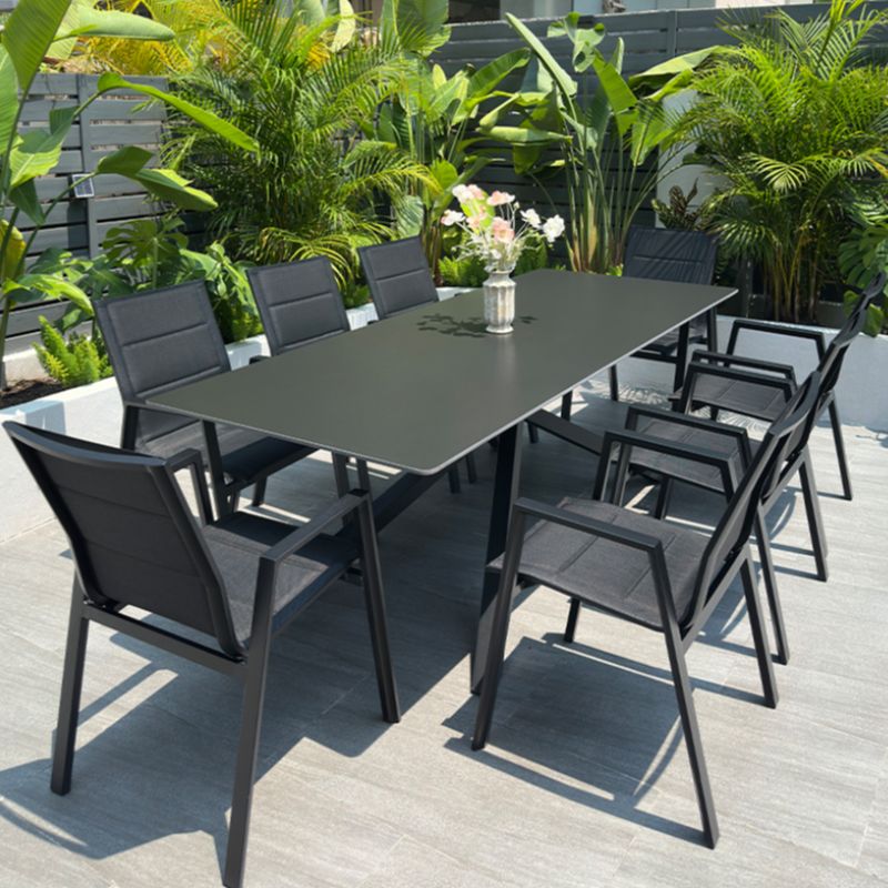 Einfacher Terrassentisch mit Steintischplatte in Schwarz, UV-beständig, rechteckig