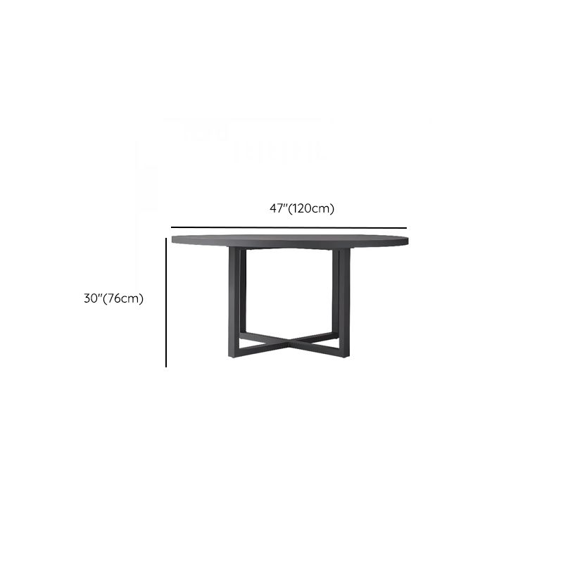 Moderner Outdoor-Esstisch mit schwarzer Metallplatte