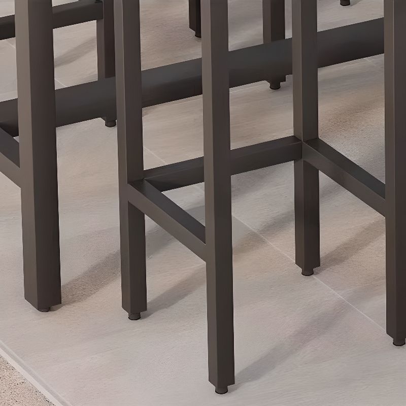 Einfacher Outdoor-Bartisch, UV-beständig mit rechteckigem Eisenrahmen in Mitternachtsschwarz