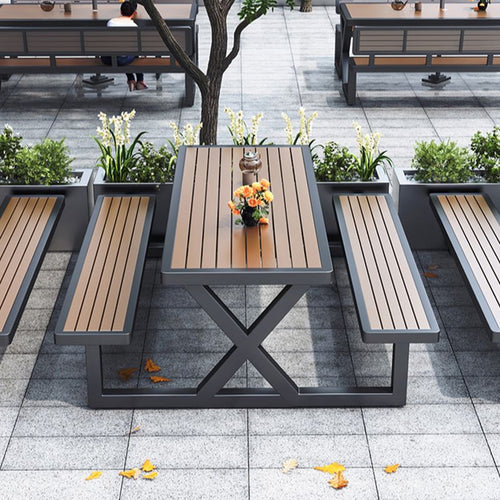 Einfacher Outdoor-Picknicktisch in Hellbraun, UV-beständig, rechteckiger Metallrahmen