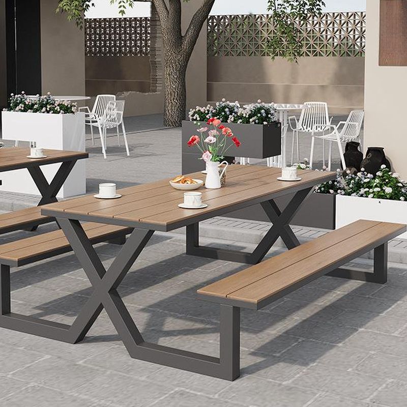 Einfacher Outdoor-Picknicktisch in Hellbraun mit kratzfestem rechteckigem Metallrahmen