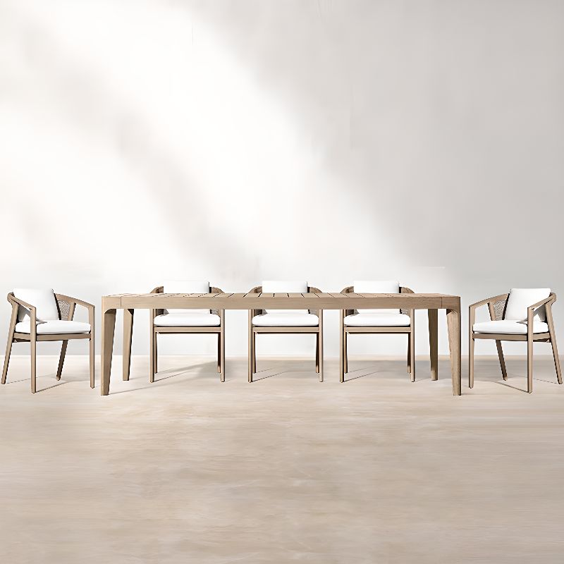 Moderner Outdoor-Esstisch mit Teakholzmaserung