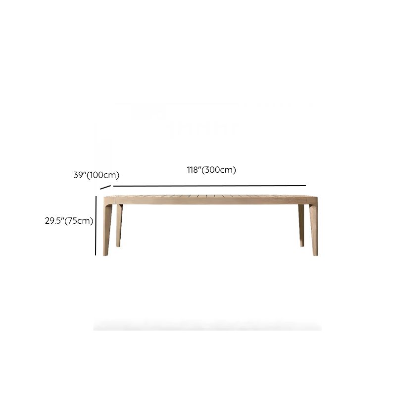 Moderner Outdoor-Esstisch mit Teakholzmaserung