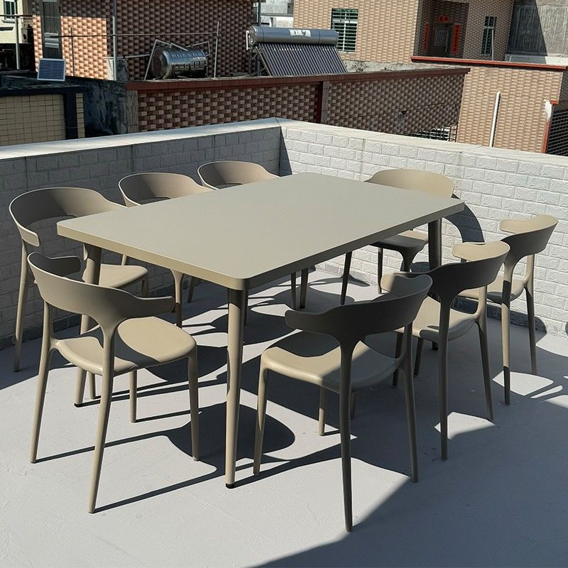 Einfacher rechteckiger stahlgrauer Terrassen-Esstisch