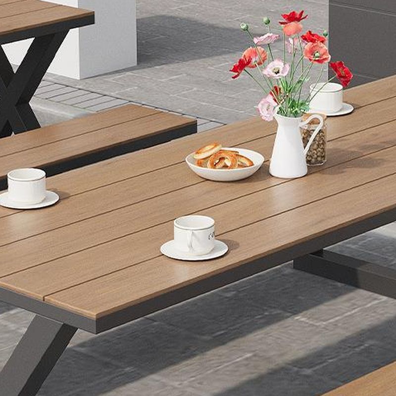 Einfacher Outdoor-Picknicktisch in Hellbraun mit kratzfestem rechteckigem Metallrahmen