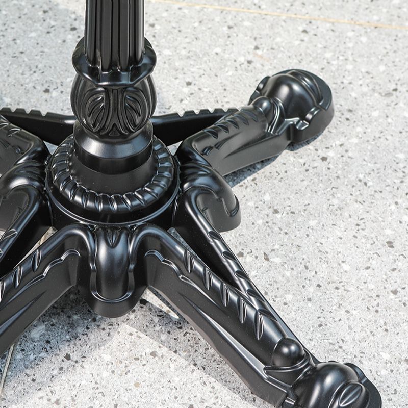 Moderner Outdoor-Esstisch mit weißem rundem Aluminiumrahmen