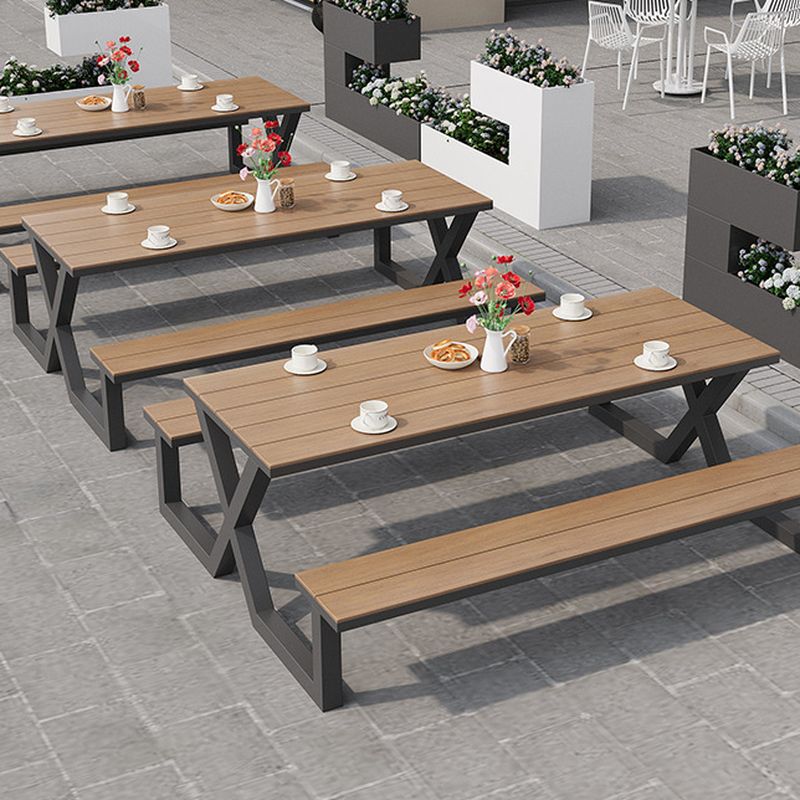 Einfacher Outdoor-Picknicktisch in Hellbraun mit kratzfestem rechteckigem Metallrahmen
