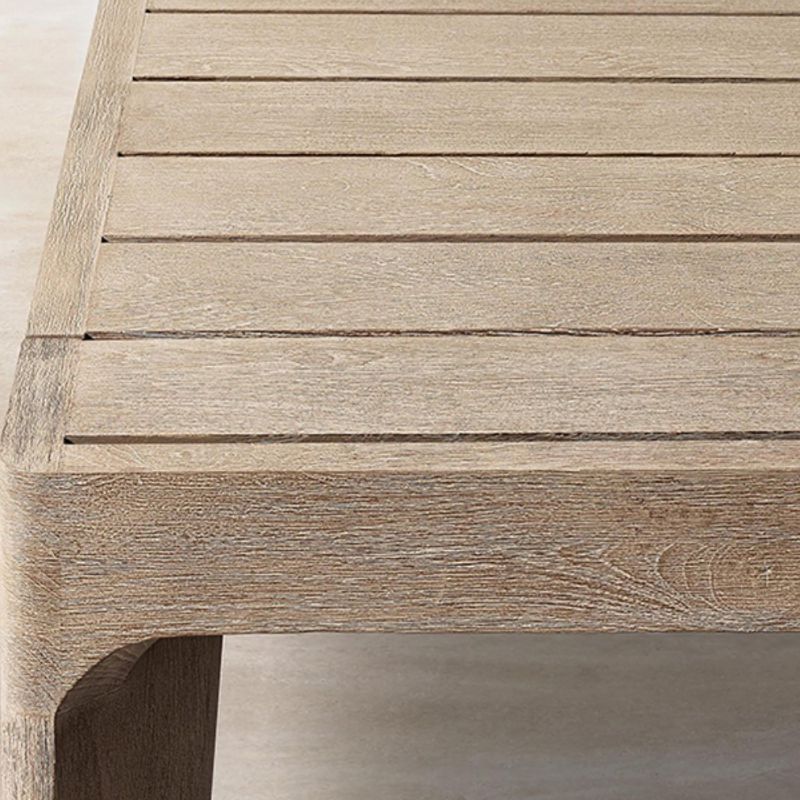 Moderner Outdoor-Esstisch mit Teakholzmaserung