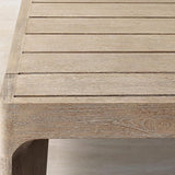 Moderner Outdoor-Esstisch mit Teakholzmaserung