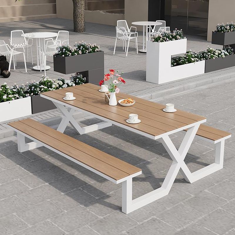 Einfacher Outdoor-Picknicktisch in Hellbraun mit kratzfestem rechteckigem Metallrahmen