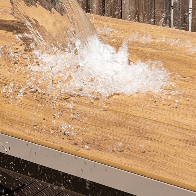 Einfacher Terrassentisch mit natürlicher Farbe, UV-beständiger rechteckiger/runder Metallrahmen