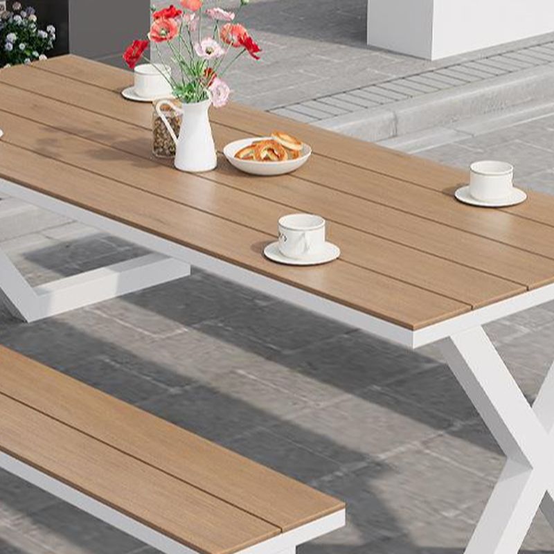 Einfacher Outdoor-Picknicktisch in Hellbraun mit kratzfestem rechteckigem Metallrahmen