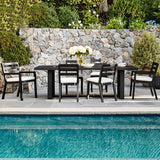 Moderner Outdoor-Esstisch mit schwarzer Metallplatte