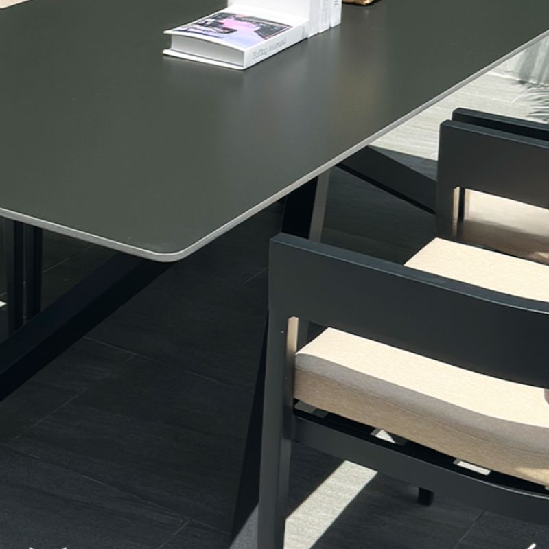 Einfacher Terrassentisch mit schwarzer Steinplatte, UV-beständig, rechteckig