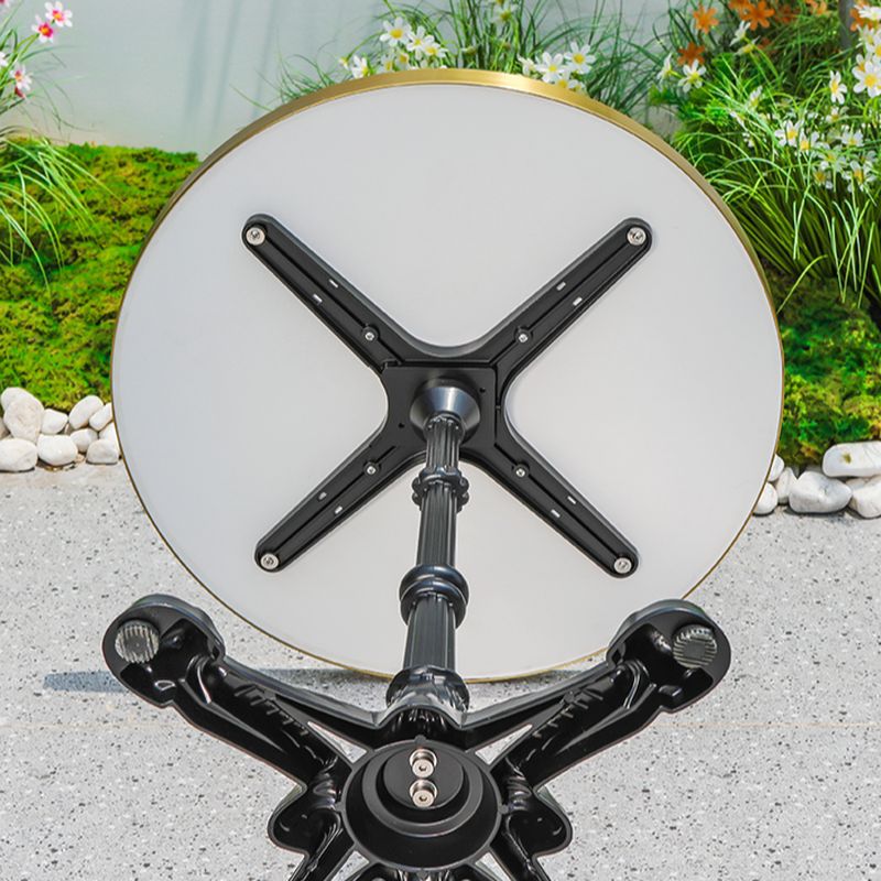 Moderner Outdoor-Esstisch mit weißem rundem Aluminiumrahmen