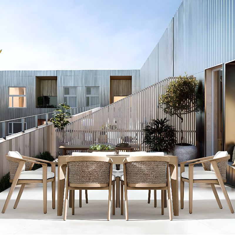 Moderner Outdoor-Esstisch mit Teakholzmaserung