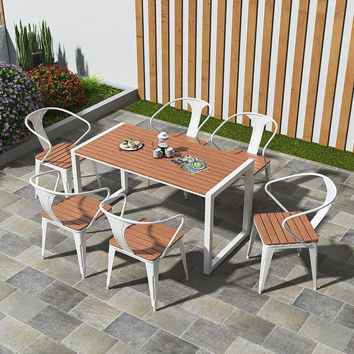 Einfacher Terrassentisch in Hellbraun mit UV-beständigem rechteckigem Eisenrahmen