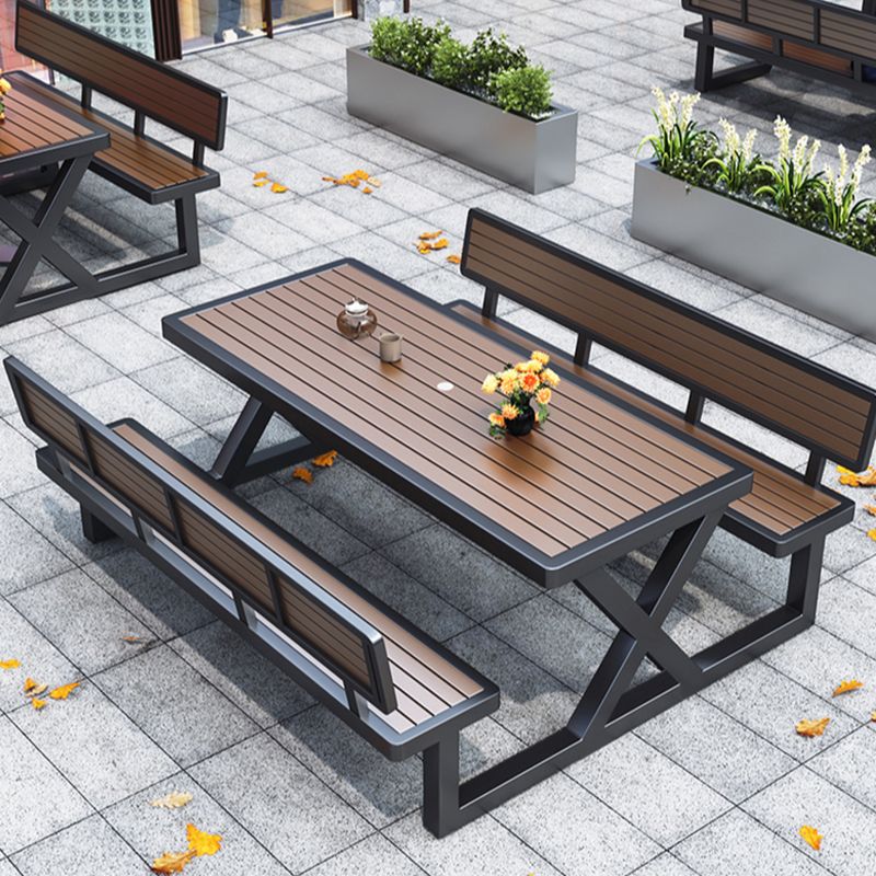 Einfacher Outdoor-Picknicktisch in Hellbraun, UV-beständig, rechteckiger Metallrahmen