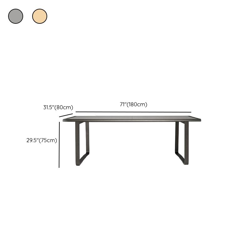 Moderner Outdoor-Esstisch mit Holz-/Steinplatte und mitternachtsschwarzem Gestell