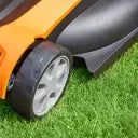 LawnMaster CLMF4841E Akku-Rasenmäher 48 V Max, 2 x 24 V 4,0 Ah Akkus, 41 cm, 450 m².