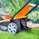 LawnMaster CLMF4841E Akku-Rasenmäher 48 V Max, 2 x 24 V 4,0 Ah Akkus, 41 cm, 450 m².