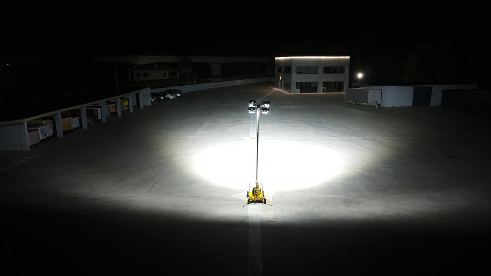 Lichtmast LT1600-LED KOMPAK für bis zu 7.500 m² | mobiler Lampenmast
