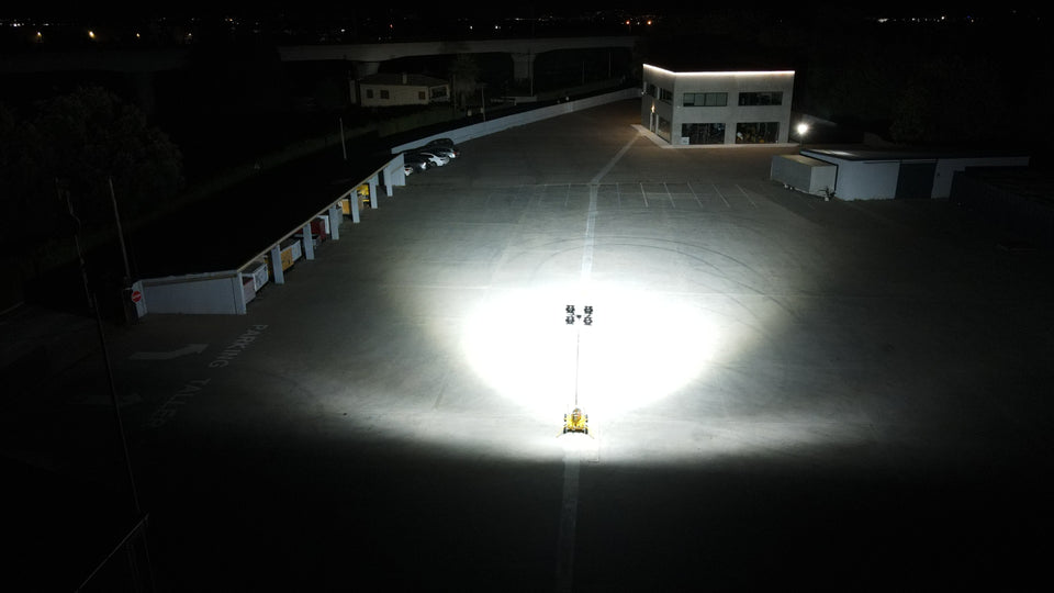 Lichtmast LT1600-LED KOMPAK für bis zu 7.500 m² | mobiler Lampenmast