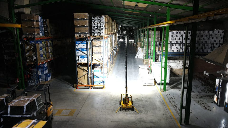 Lichtmast LT1600-LED KOMPAK für bis zu 7.500 m² | mobiler Lampenmast