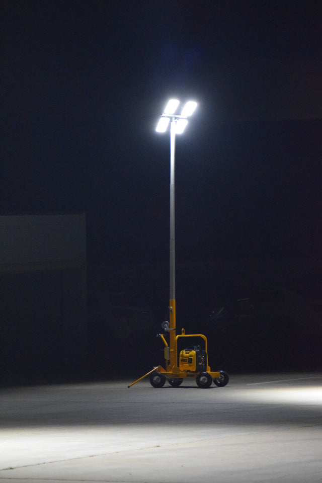 Lichtmast LT1600-LED KOMPAK für bis zu 7.500 m² | mobiler Lampenmast