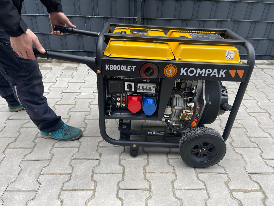 PRO-KOMPAK Full Power 8kVA Diesel Stromaggregat K8000LE-T 230 & 400 V mit Räderset