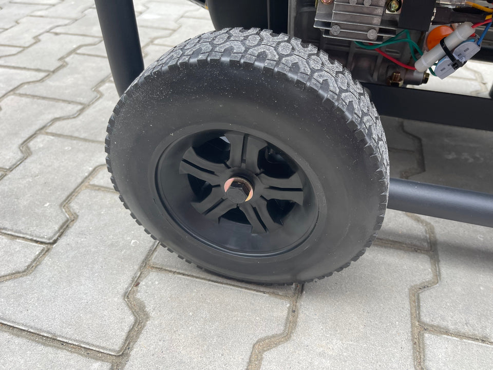 PRO-KOMPAK Full Power 8kVA Diesel Stromaggregat K8000LE-T 230 & 400 V mit Räderset