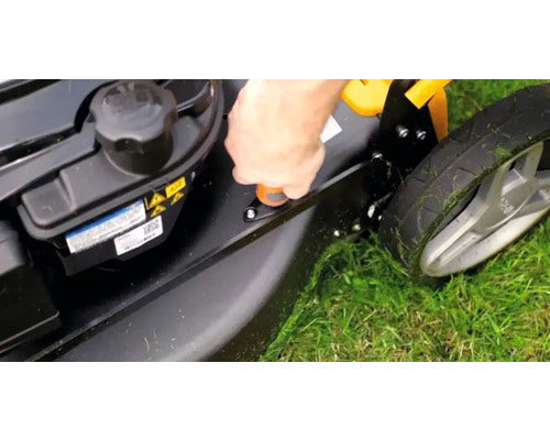 Benzin-Rasenmäher STIGA Combi 48 SE, Schnittbreite 46cm mit Radantrieb, Mulchkit, einem zusätzlicher Starter-Akku und Ersatzmesser