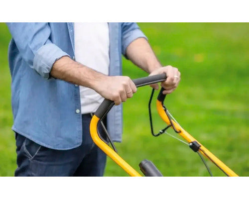 Benzin-Rasenmäher STIGA Combi 48 SE, Schnittbreite 46cm mit Radantrieb, Mulchkit, einem zusätzlicher Starter-Akku und Ersatzmesser