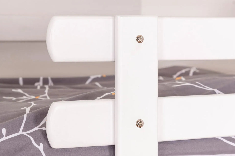 Stockbett für Erwachsene "Easy Premium Line" K18/h inkl. Liegeplatz und 2 Abdeckblenden, Kopfteil mit Löchern, Buche Vollholz massiv Weiß - Liegefläche: 90 x 200 cm, teilbar