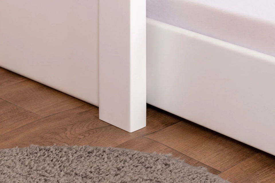 Stockbett für Erwachsene "Easy Premium Line" K18/h inkl. Liegeplatz und 2 Abdeckblenden, Kopfteil mit Löchern, Buche Vollholz massiv Weiß - Liegefläche: 90 x 200 cm, teilbar