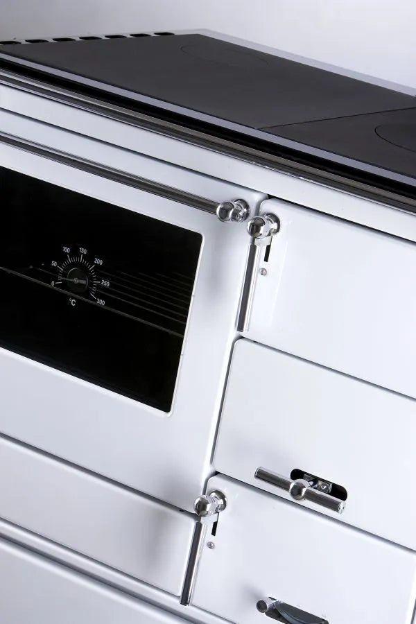 Festbrennstoff - Herd Typ 9100 mit Stahlplatte gussgrau und Backrohr - Ausführung: Weiß links mit verchromten Griffen