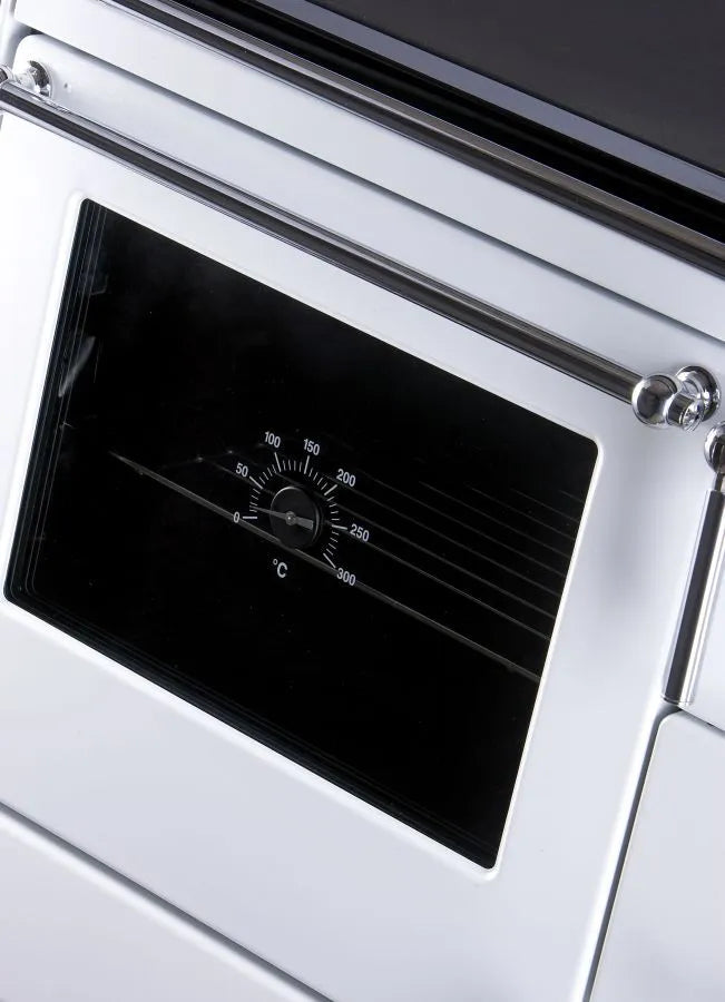 Festbrennstoff - Herd Typ 9100 mit Stahlplatte gussgrau und Backrohr - Ausführung: Weiß links mit verchromten Griffen